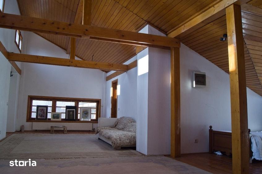Casă cu 8 camere cu Teren 2651 Mp în Gruiu