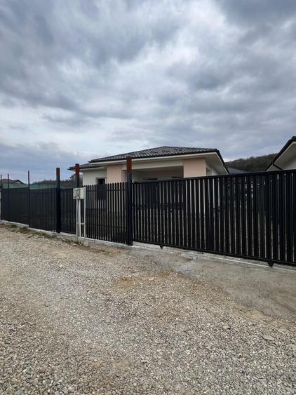 Casă cu 3 camere în Mioveni