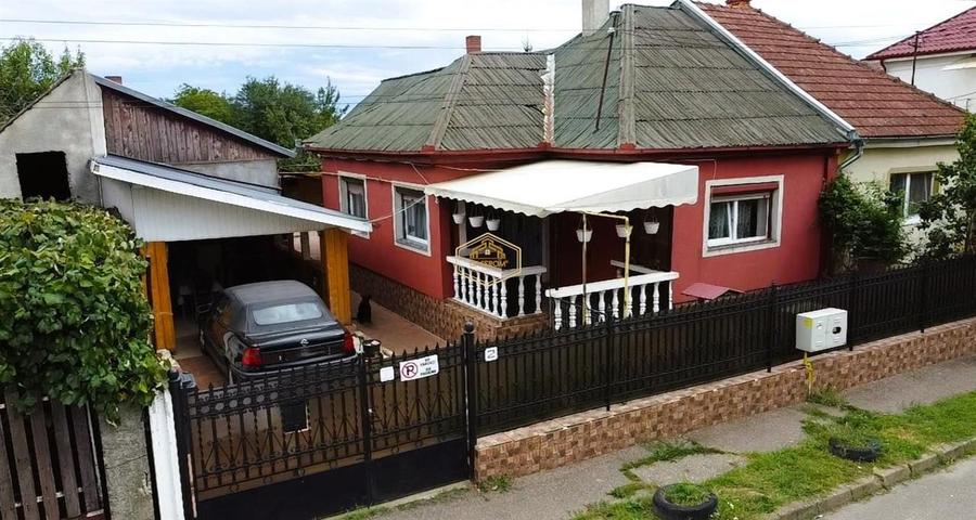 Casă individuală cu 4 camere cu Canalizare în Botizului