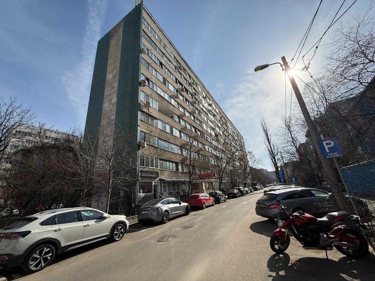 Apartament cu 2 camere decomandat în Uverturii