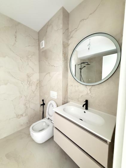 Apartament cu 3 camere semidecomandat în Pipera
