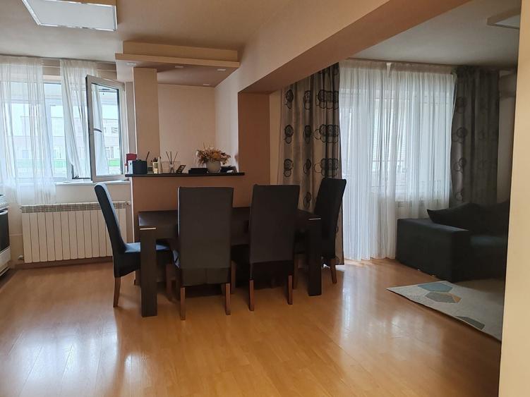 Apartament cu 4 camere decomandat, mobilat în Micro 20