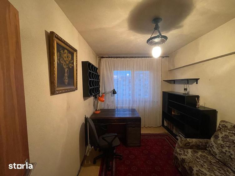 Apartament cu 4 camere decomandat în Drumul Taberei