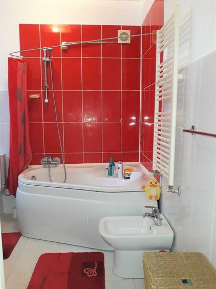 Apartament cu 4 camere decomandat în Ultracentral