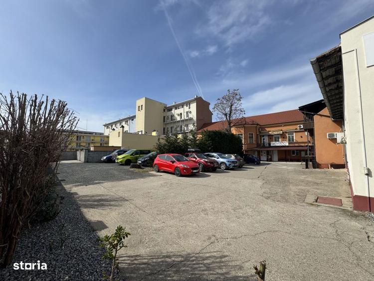 Spațiu comercial, de 75 mp, în Complex Studențesc