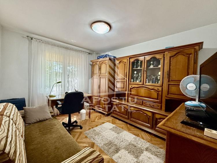 Apartament cu 3 camere semidecomandat, mobilat în Olimpia-Stadion