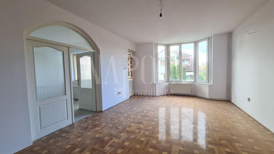 Casă individuală cu 15 camere cu Canalizare în Zorilor