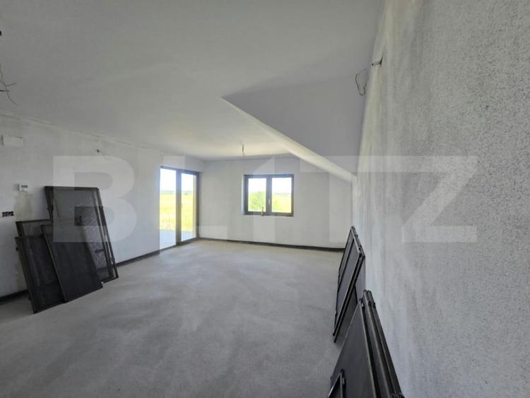 Casă cu 5 camere cu Teren 550 Mp în Săcueni