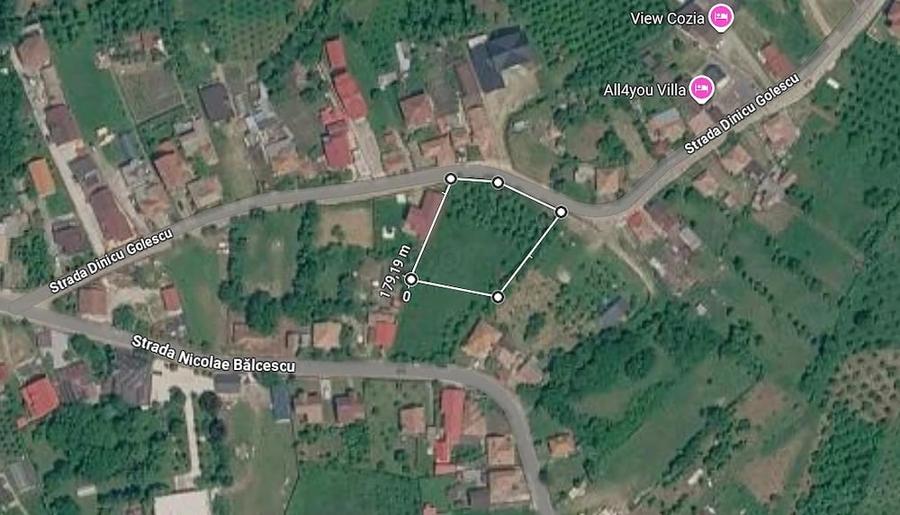 Teren de 2000 mp, în Central