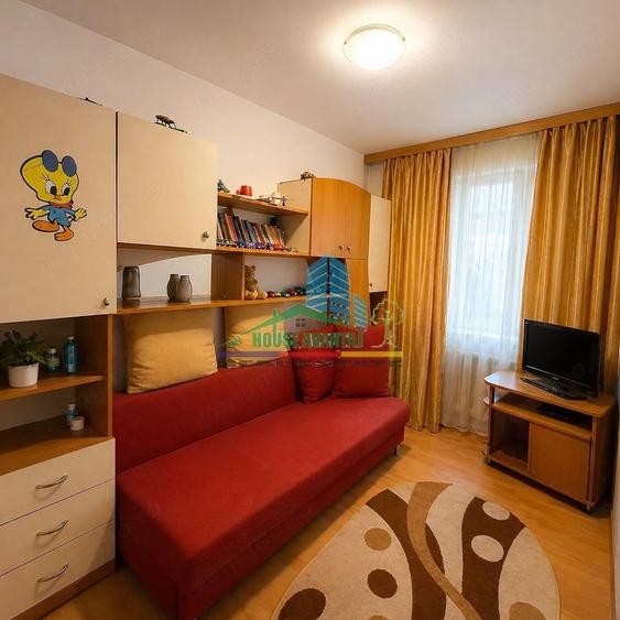 Apartament cu 3 camere decomandat în Sud