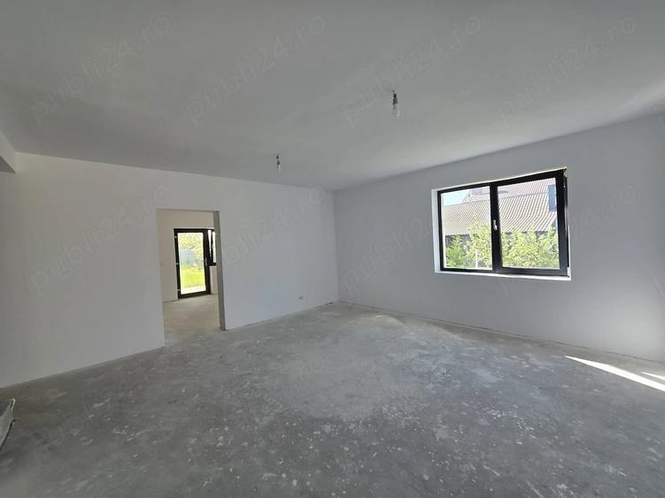 Casă cu 6 camere cu Teren 500 Mp în Spătaru