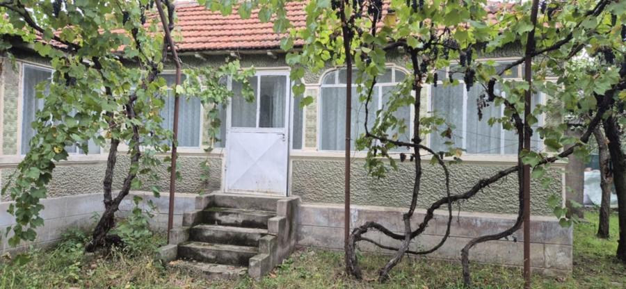 Casă cu 3 camere în Zărnești