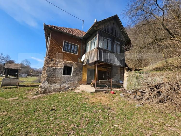 Casă individuală cu 3 camere cu Teren 6820 Mp în Almașu Mare