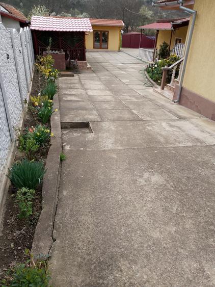 Casă cu 4 camere în Ciopeia