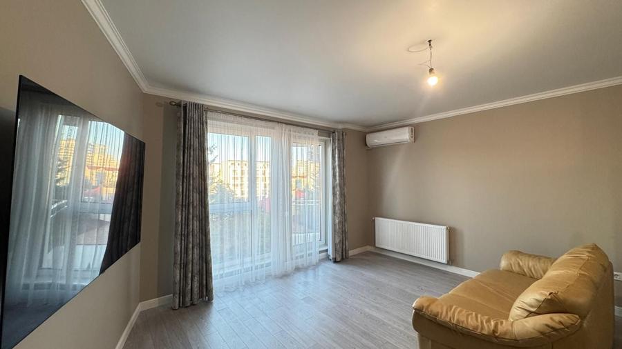 Apartament cu 3 camere semidecomandat, mobilat în Ultracentral