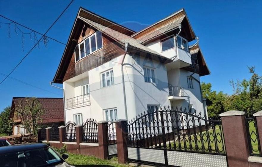Casă individuală cu 6 camere cu Canalizare în Ocna Șugatag