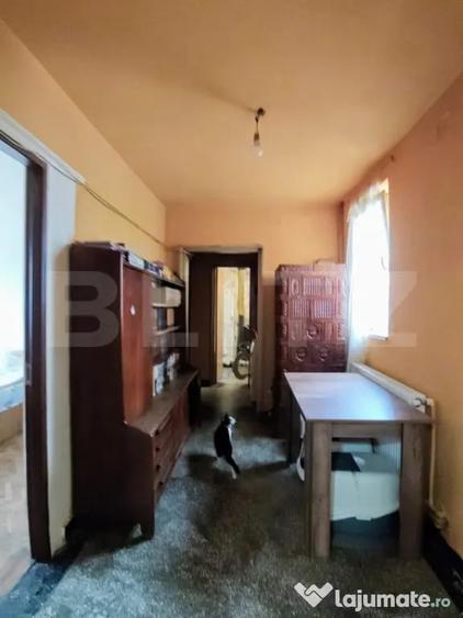 Apartament cu 4 camere semidecomandat în Central