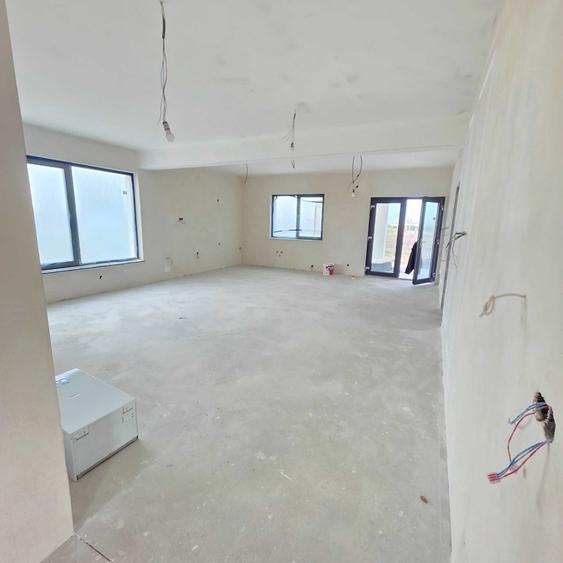 Casă cu 3 camere în Sântandrei
