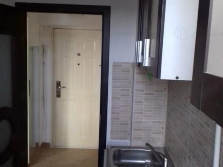 Apartament cu 2 camere semidecomandat în Gara de Nord