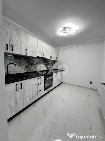 Apartament cu 3 camere decomandat în Micro 8