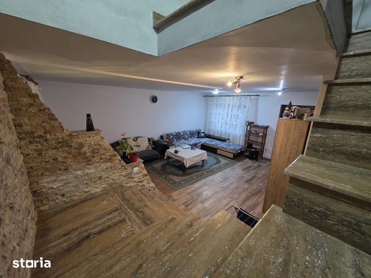 Casă cu 4 camere cu Teren 1600 Mp în Hărău