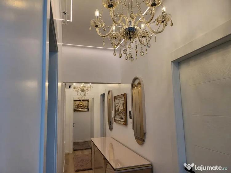 Apartament cu 4 camere decomandat în Central