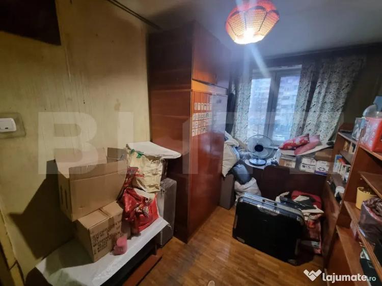 Apartament cu 3 camere semidecomandat în Calea București