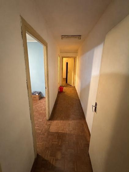 Apartament cu 3 camere semidecomandat în Central