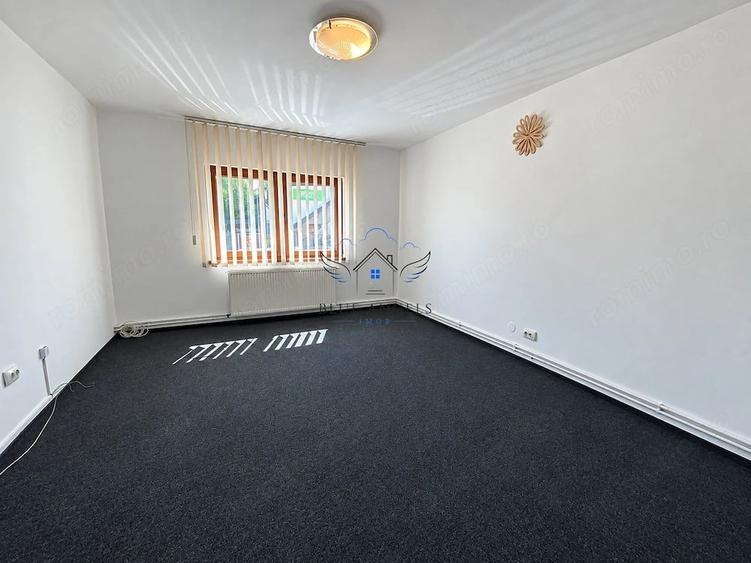 Apartament cu 4 camere semidecomandat în Calea București