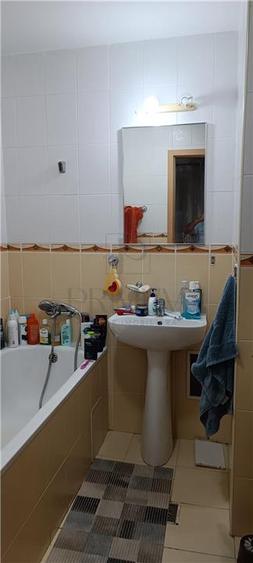 Apartament cu 4 camere decomandat în Aradului