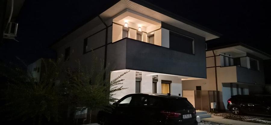 Casă individuală cu 4 camere cu Canalizare în Tunari