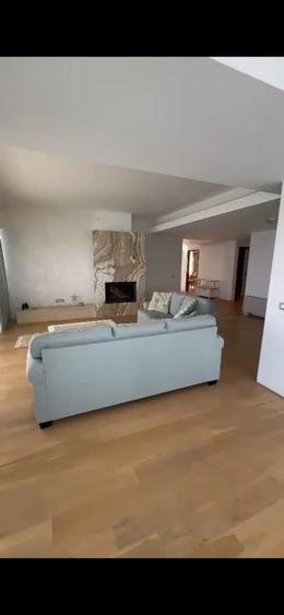 Penthouse cu 5 camere decomandat în Faleza Nord