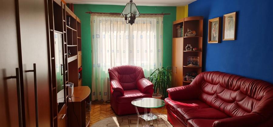 Apartament cu 3 camere decomandat în Central