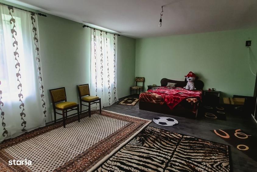 Casă cu 4 camere cu Teren 3596 Mp în Pișchia