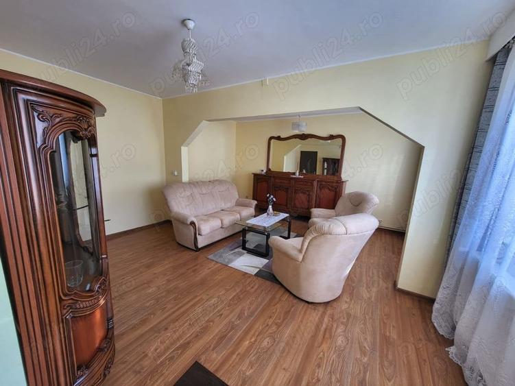 Apartament cu 3 camere semidecomandat în Baia Sprie