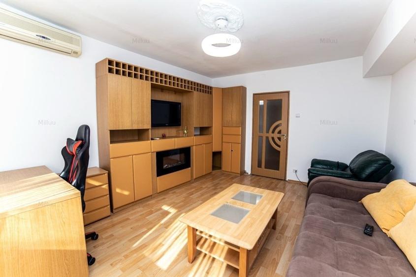 Apartament cu 3 camere decomandat în Berceni