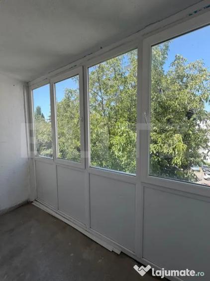 Apartament cu 3 camere semidecomandat în Dâmbu Pietros