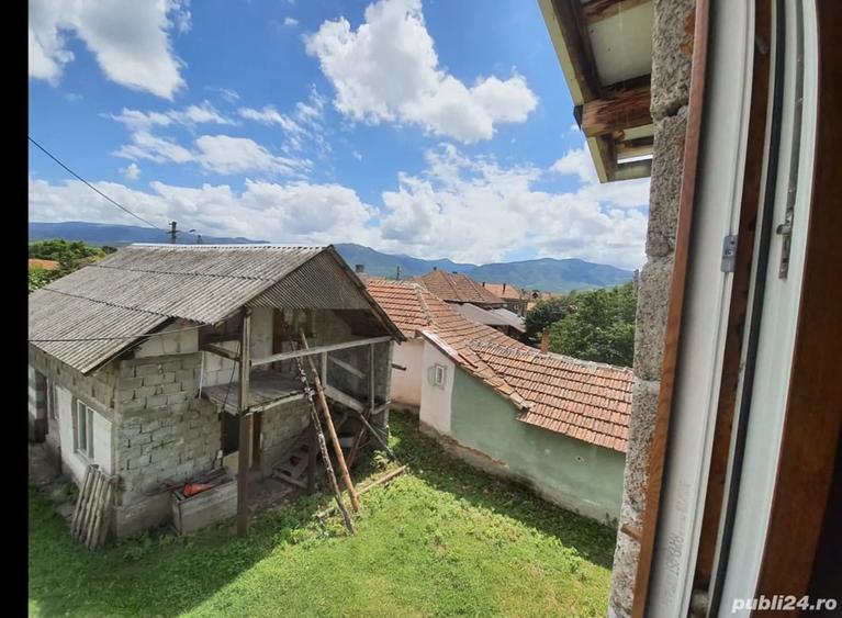 Casă cu 6 camere în Ostrov