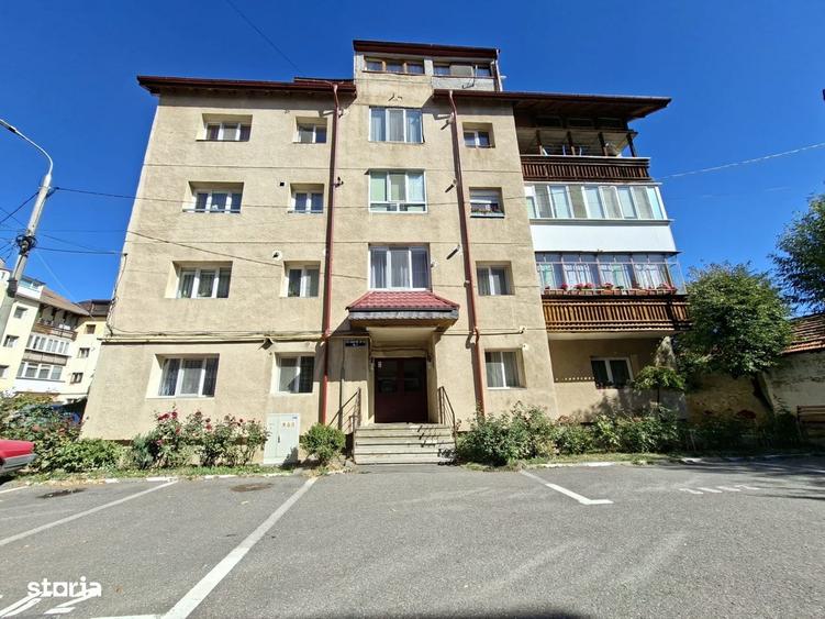Apartament cu 3 camere, mobilat în Central