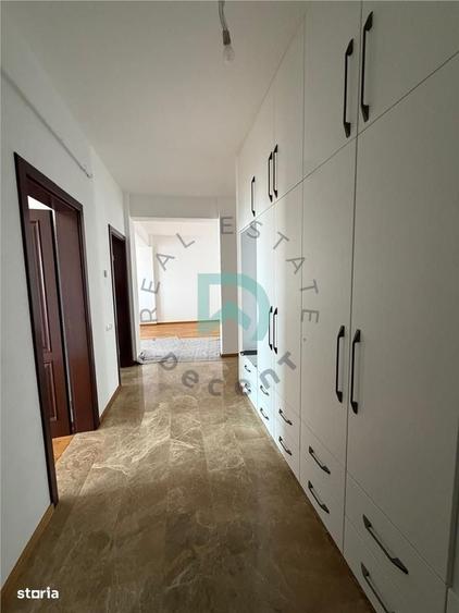 Apartament cu 4 camere decomandat în Central