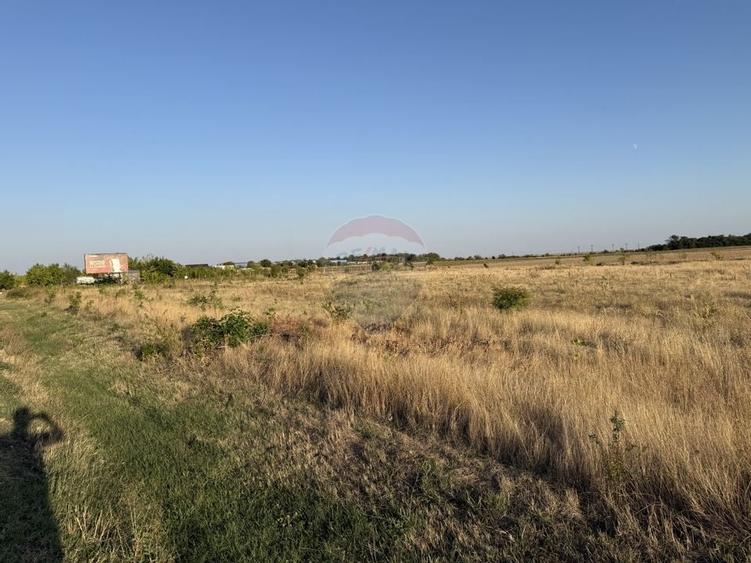 Teren Construcții intravilan de 48000 mp, în Exterior Est