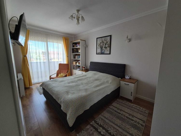 Apartament cu 3 camere decomandat în Florești