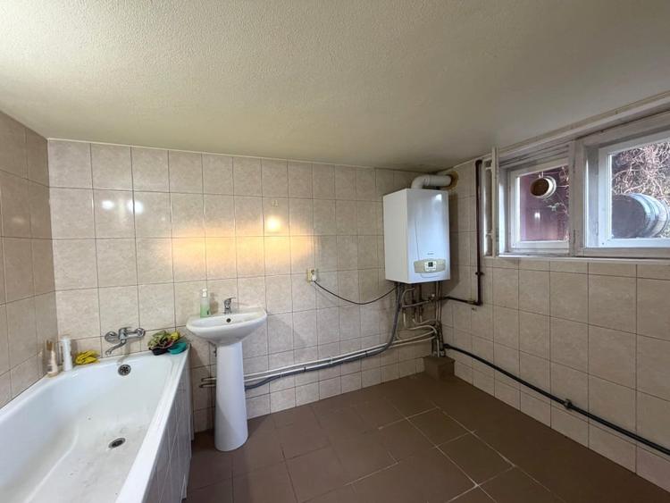 Duplex cu 8 camere cu Piscina în Cetate