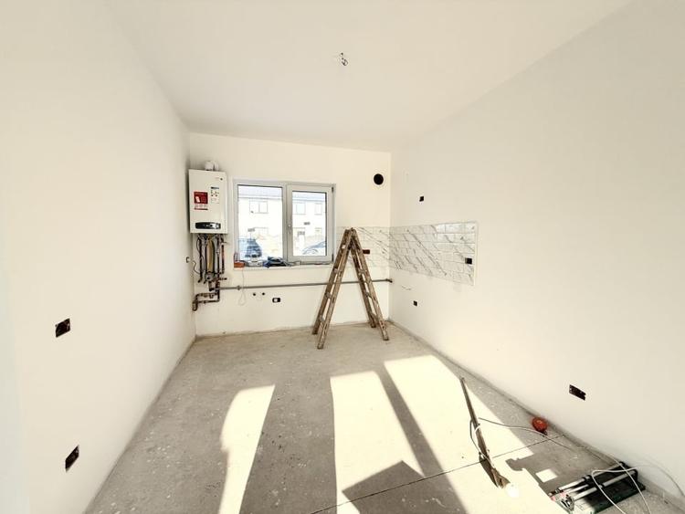 Duplex cu 3 camere cu Canalizare în Dumbrăvița
