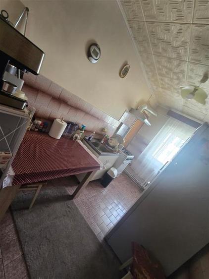 Apartament cu 4 camere semidecomandat, mobilat în Central
