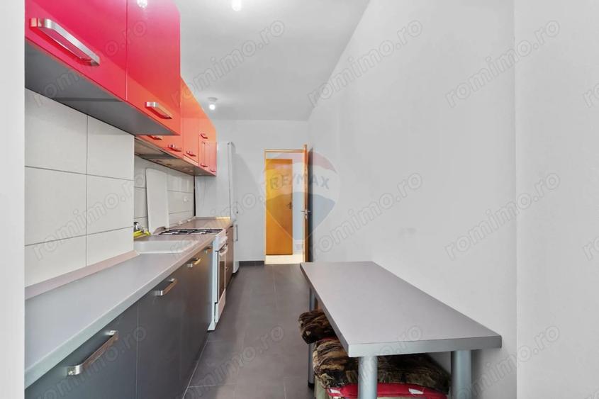 Apartament cu 3 camere decomandat, mobilat în Polivalentă