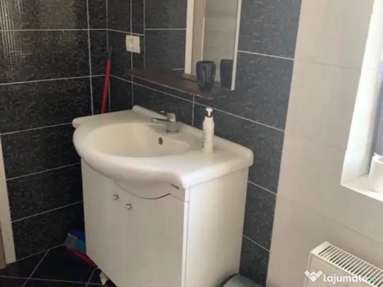 Apartament cu 2 camere semidecomandat, mobilat în Elvila
