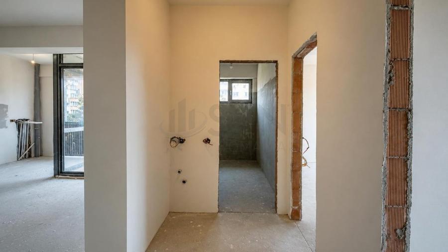 Apartament cu 3 camere semidecomandat în Ștefan cel Mare