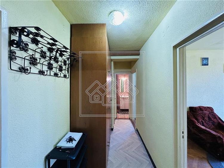 Apartament cu 2 camere decomandat în Ștrand