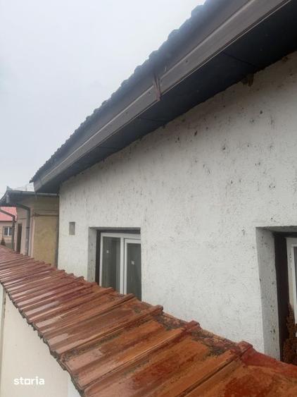 Casă cu 2 camere cu Teren 1000 Mp în Central